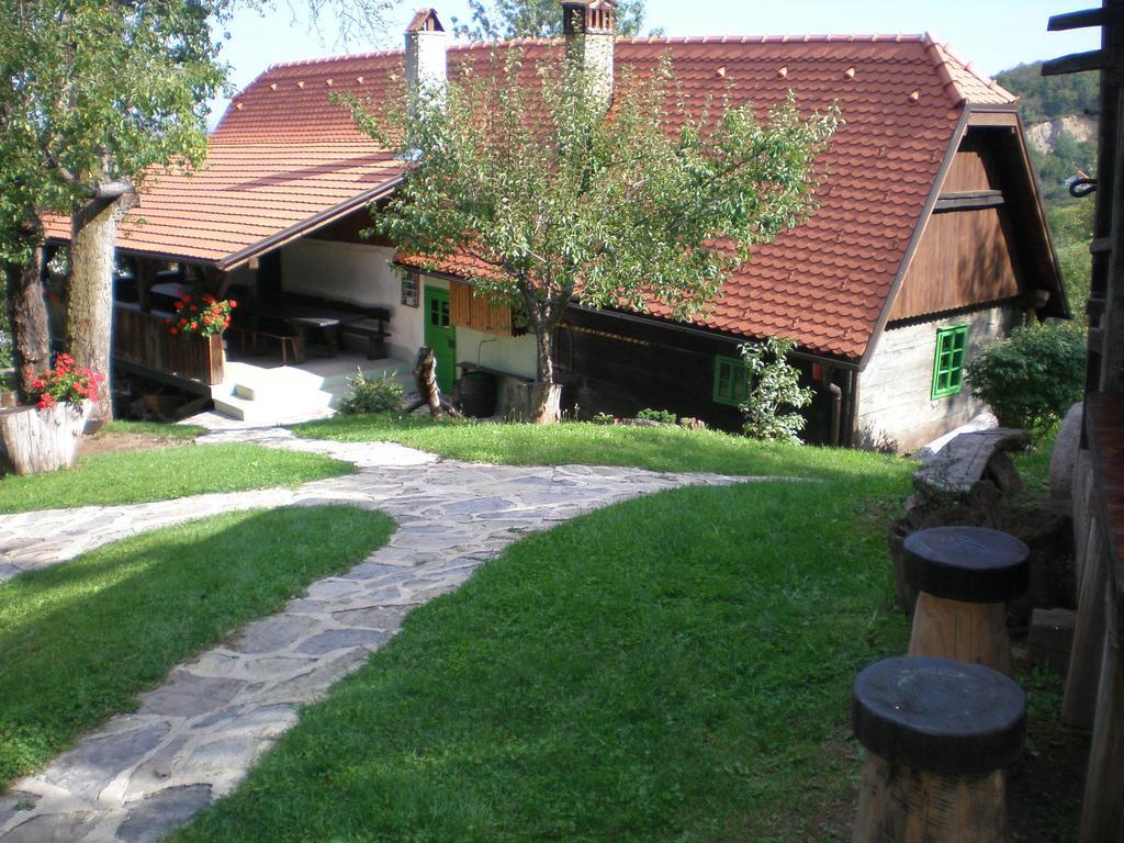 Apartmani Etno Kuca Pod Okicem ساموبور الغرفة الصورة